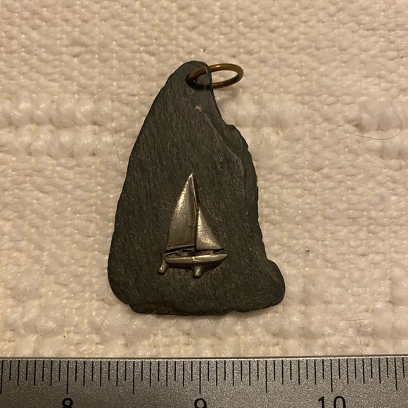 ⚫️ Sailboat on stone pendant - Picture 5 of 5